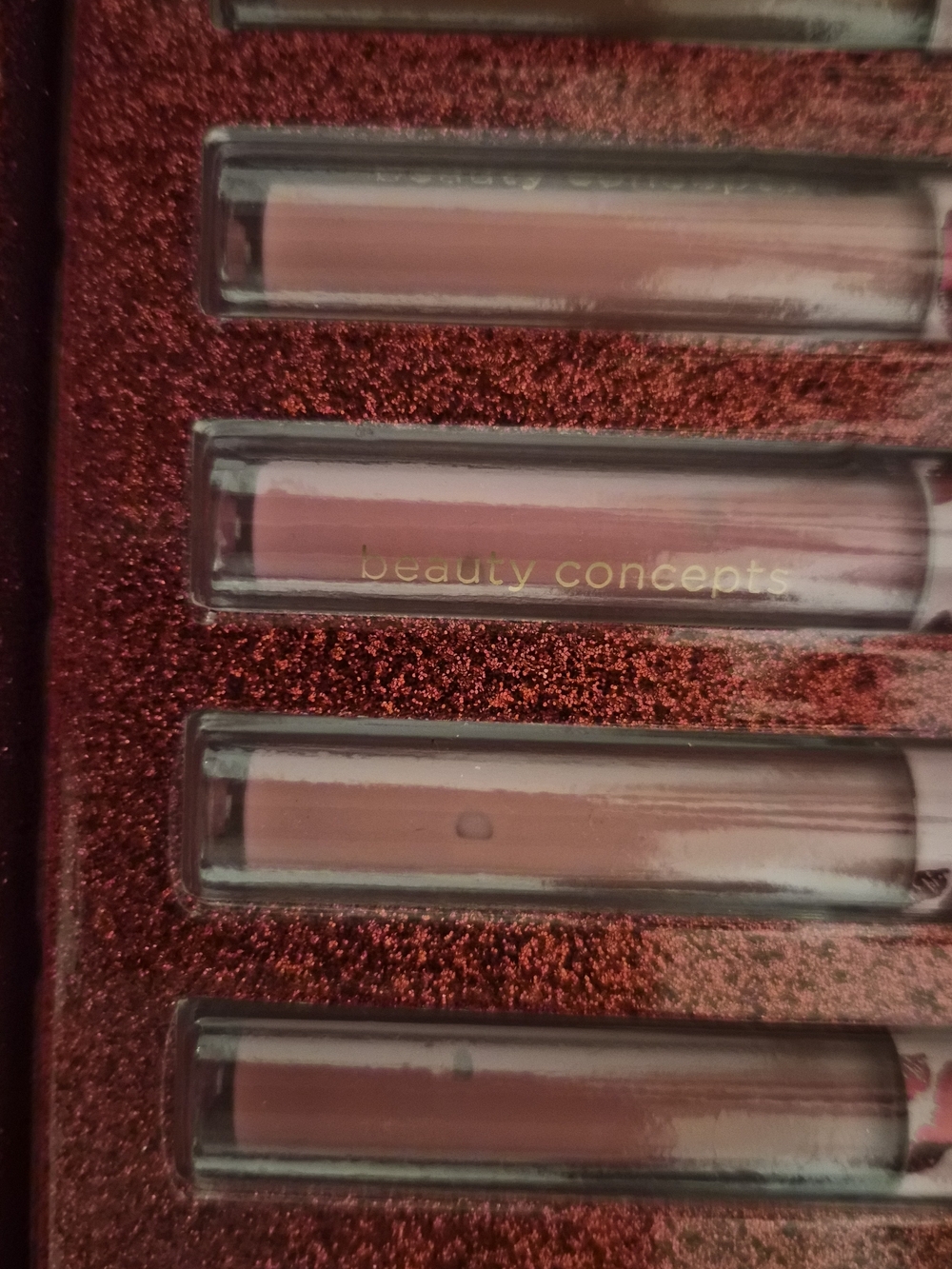 Beauty Concepts Gorgeous Lips 15-Piece Lip Gloss Set - Pink & Red Shades - Picture 7 of 10